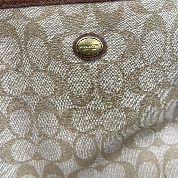 Coach Peyton Signature Tote - Picture 4 of 7
